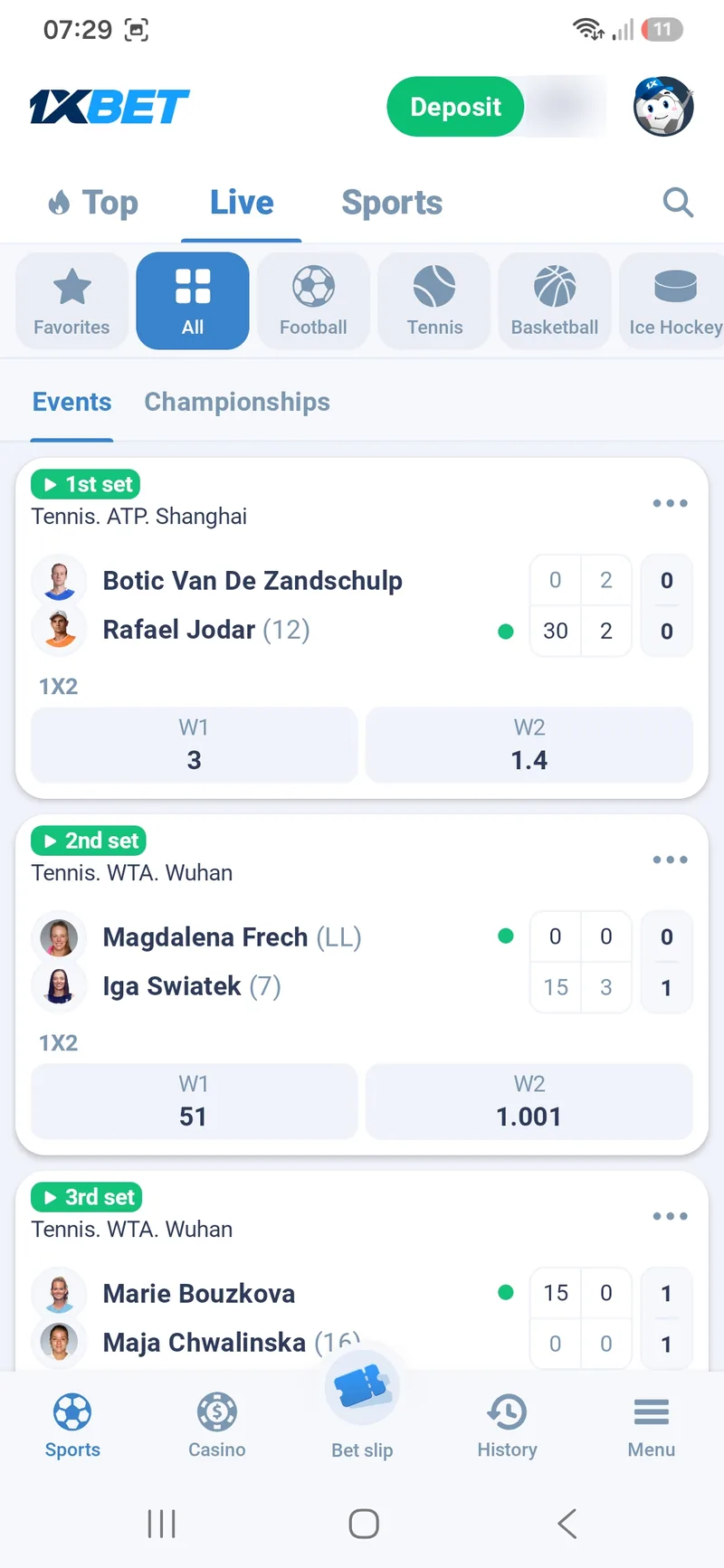 1xBet Lite Live tab with ATP Shanghai and WTA Wuhan tennis matches and W1 and W2 odds